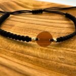 Bratara cu banut si 2 bilute de 3mm din aur 14k cu snur impletit