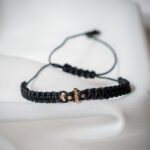 Bratara cu snur impletit si bilute din aur 14k  in forma de cruce