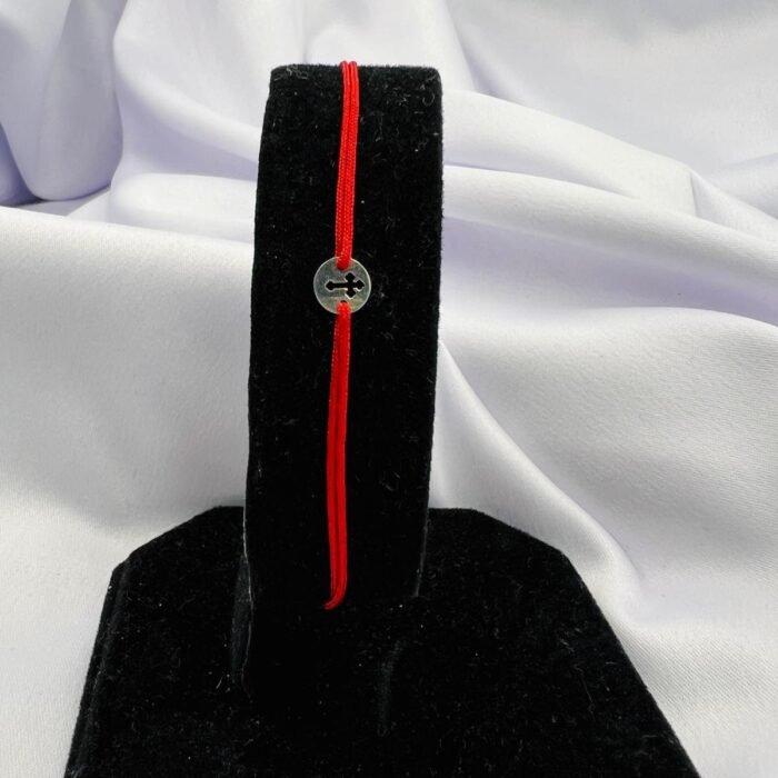 Bratara cu snur si disc cruciulita din argint 925